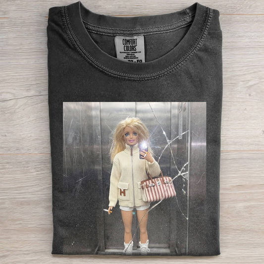 BARBIECORE CRYING MAKEUP ELEVATOR TEE